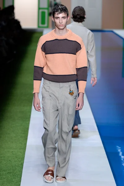 Look 3